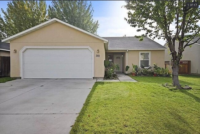 property at 301 Parkmont Wy