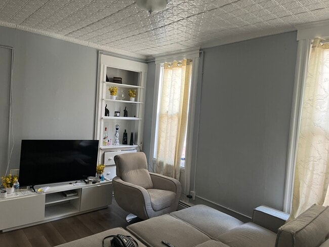 126 Main St, Unit 2