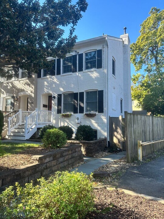 1220 Portner Rd in Alexandria, VA - Building Photo