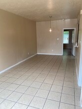 8130 Jutland Rd, Unit B in Houston, TX - Building Photo - Building Photo