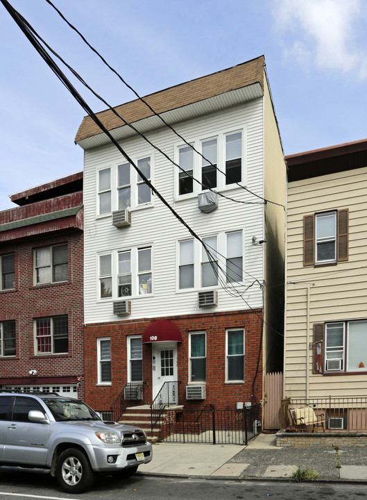 108 THORNE St in Jersey City, NJ - Building Photo