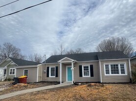 509 S Dillard St in Blackstone, VA - Building Photo