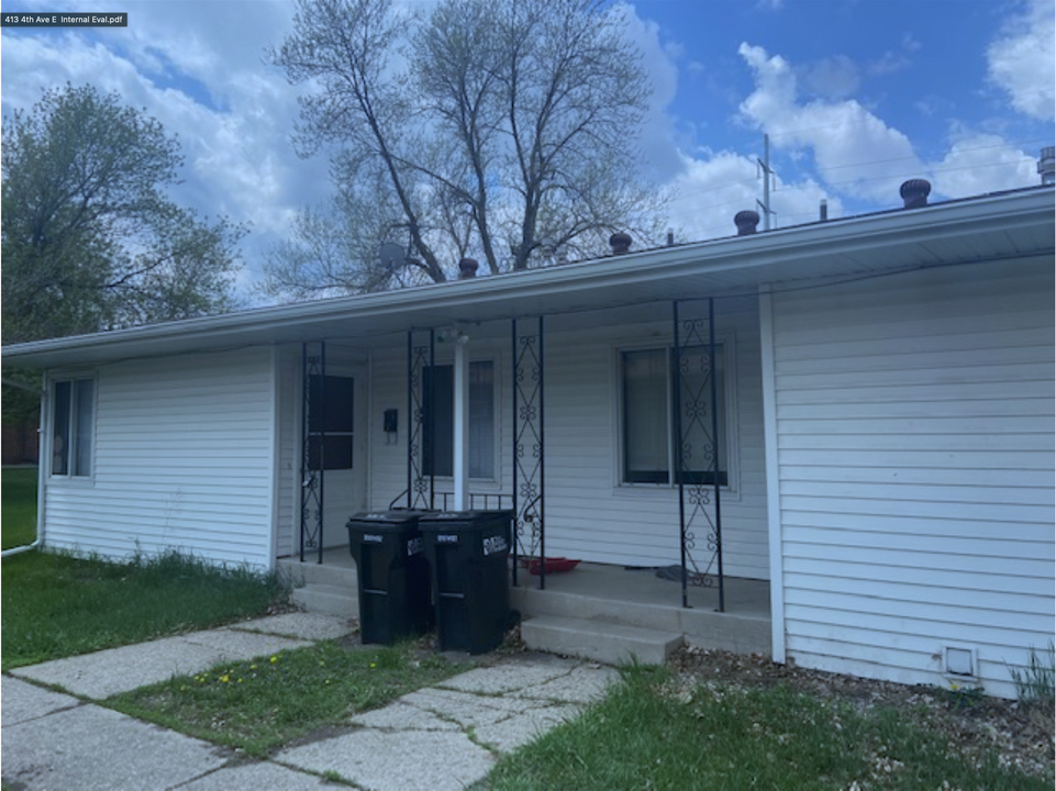 407 4th Ave E in West Fargo, ND - Building Photo