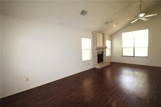 15706 Racine Cove in Austin, TX - Foto de edificio - Building Photo