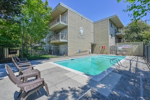 Sou'Wester Apartments in Seattle, WA - Building Photo