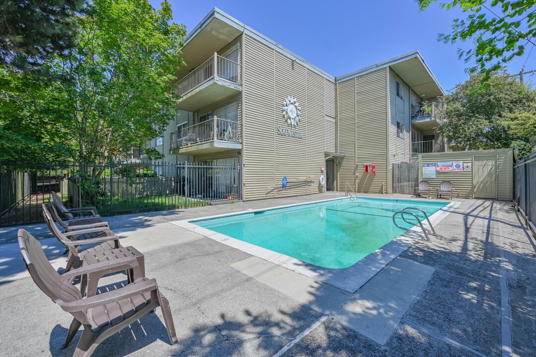 Sou'Wester Apartments in Seattle, WA - Building Photo