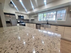 47 1/2 6th Ave S in Hopkins, MN - Building Photo - Building Photo