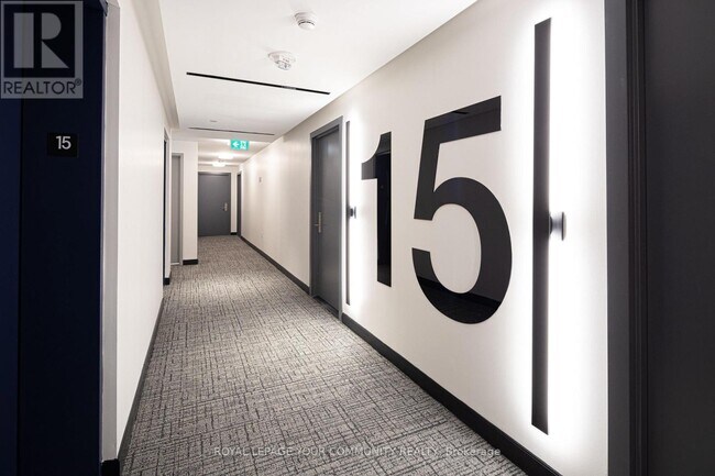 86 Dundas St E in Mississauga, ON - Building Photo - Building Photo