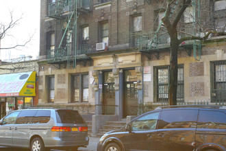 127 Post Ave in New York, NY - Foto de edificio - Building Photo