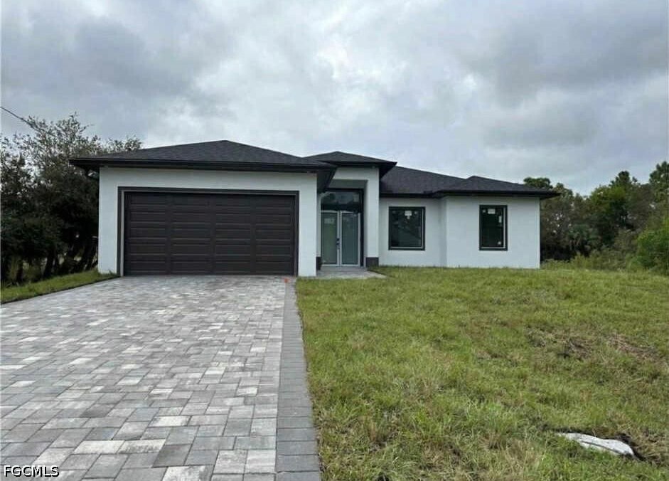 1236 Damen St E in Lehigh Acres, FL - Building Photo