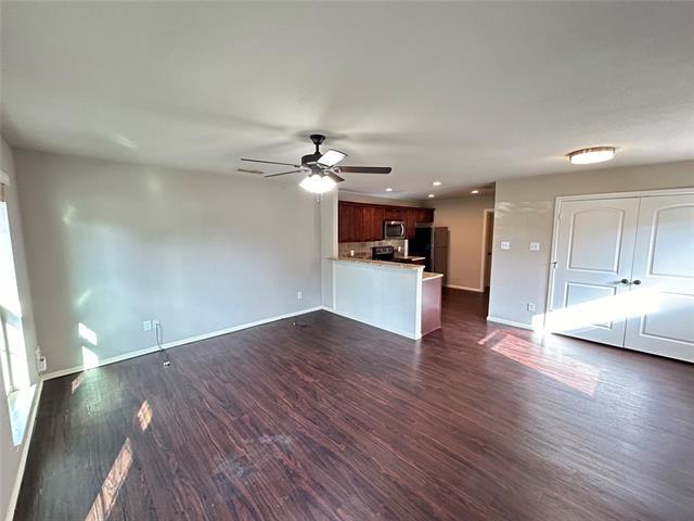 221 E Cooper St in Palmer, TX - Building Photo - Building Photo