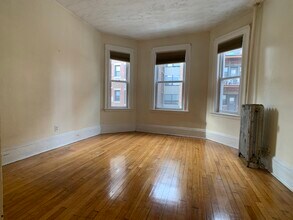 1355 Commonwealth Ave, Unit 1359-3 in Boston, MA - Building Photo - Building Photo