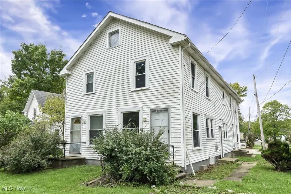 1601 Grafton Rd in Elyria, OH - Building Photo