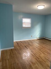 14 Pine Acres Blvd in Deer Park, NY - Foto de edificio - Building Photo