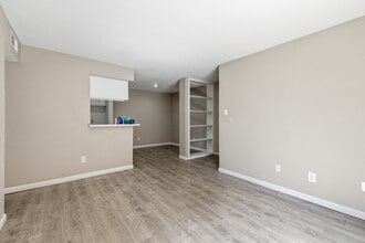 8801 Glencrest Management Co LLC in Houston, TX - Foto de edificio - Interior Photo