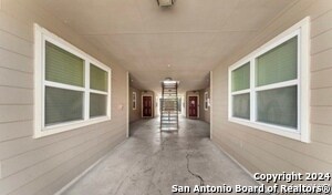4551 Mt Olive Rd in Adkins, TX - Foto de edificio - Building Photo