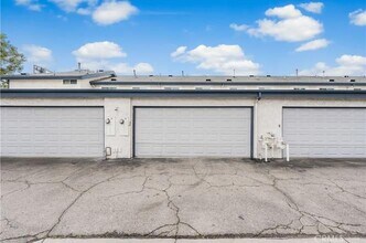 19231 Sherman Way in Los Angeles, CA - Building Photo - Building Photo