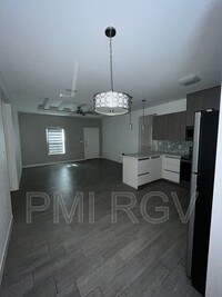 805 W Garrison Dr - 22