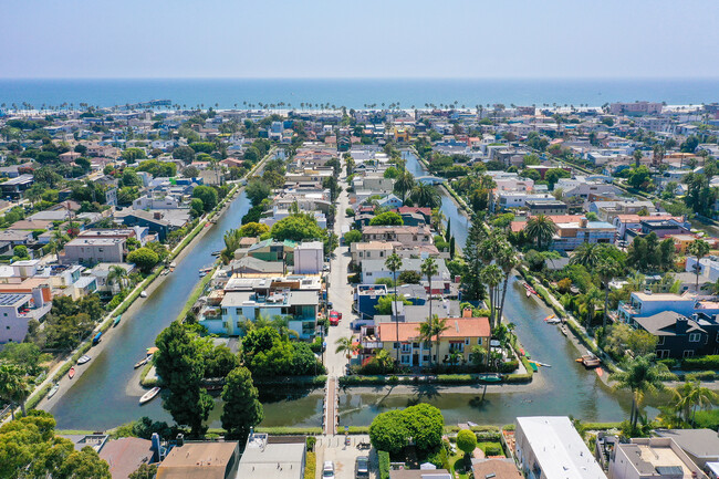 2429 Ocean Ave, Unit 2 in Venice, CA - Building Photo - Building Photo