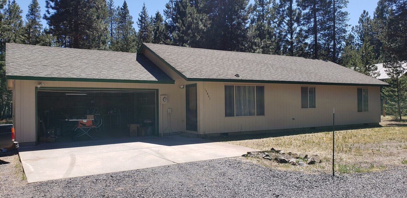 15867 Park Dr in La Pine, OR - Building Photo