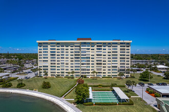 Heritage House at Sea Towers in St. Petersburg, FL - Building Photo - Building Photo