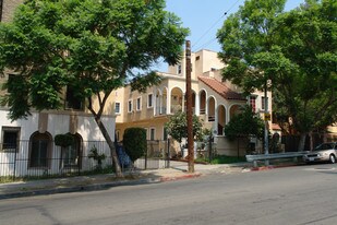 559 S Coronado St Apartments