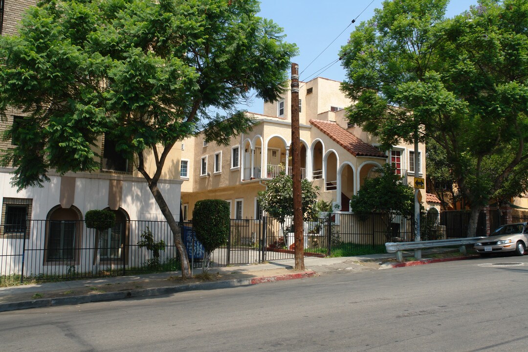 559 S Coronado St in Los Angeles, CA - Building Photo