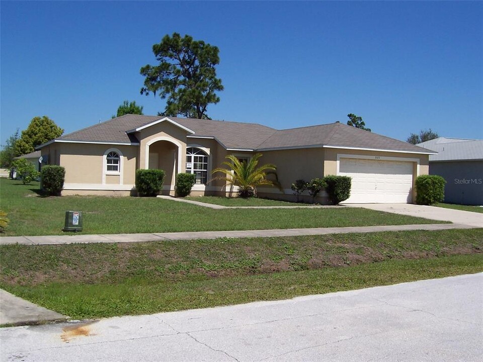 505 Pine Top Pl in Kissimmee, FL - Foto de edificio