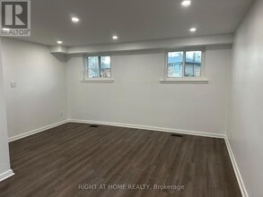 606 Lansdowne Dr in Oshawa, ON - Building Photo - Building Photo