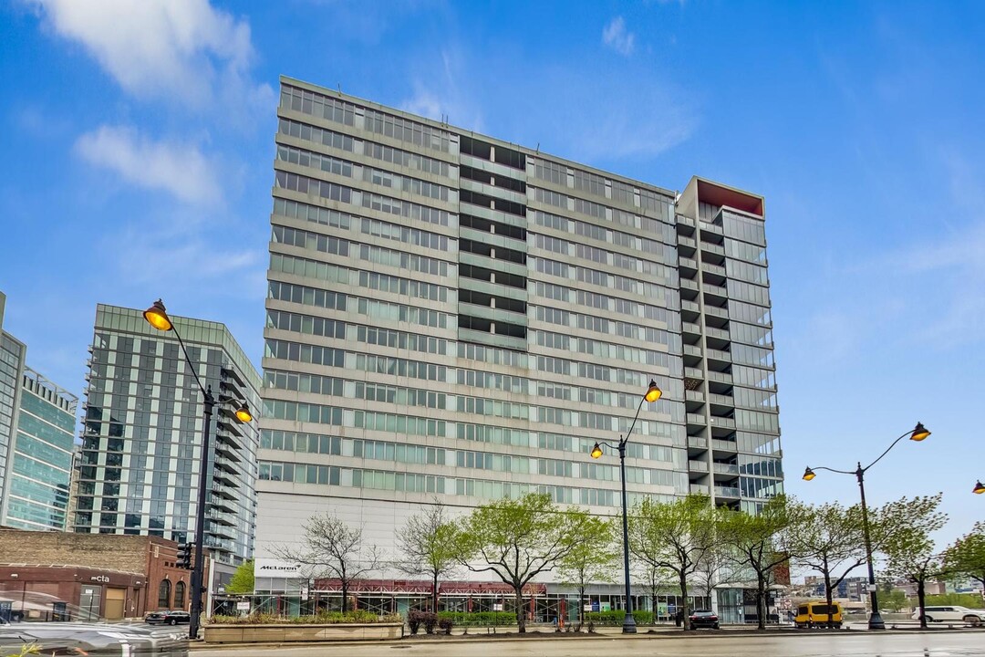 659 W Randolph St in Chicago, IL - Foto de edificio