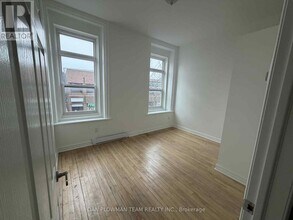 8 Simcoe St N in Oshawa, ON - Building Photo - Building Photo