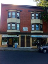 61-67 E Main St in Middletown, CT - Foto de edificio - Building Photo