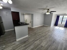 2736 S University Dr, Unit 1101 in Davie, FL - Building Photo