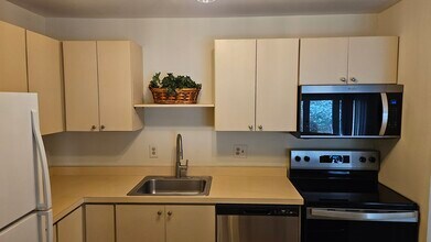 1209 Kenzie Rd in Pittsburgh, PA - Foto de edificio - Building Photo