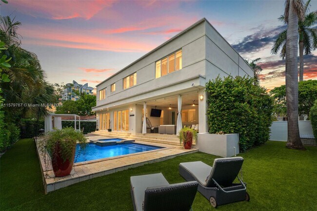 7800 Center Bay Dr in North Bay Village, FL - Foto de edificio - Building Photo
