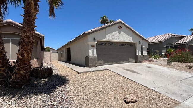 1690 E Countrywalk Ln in Chandler, AZ - Building Photo - Building Photo