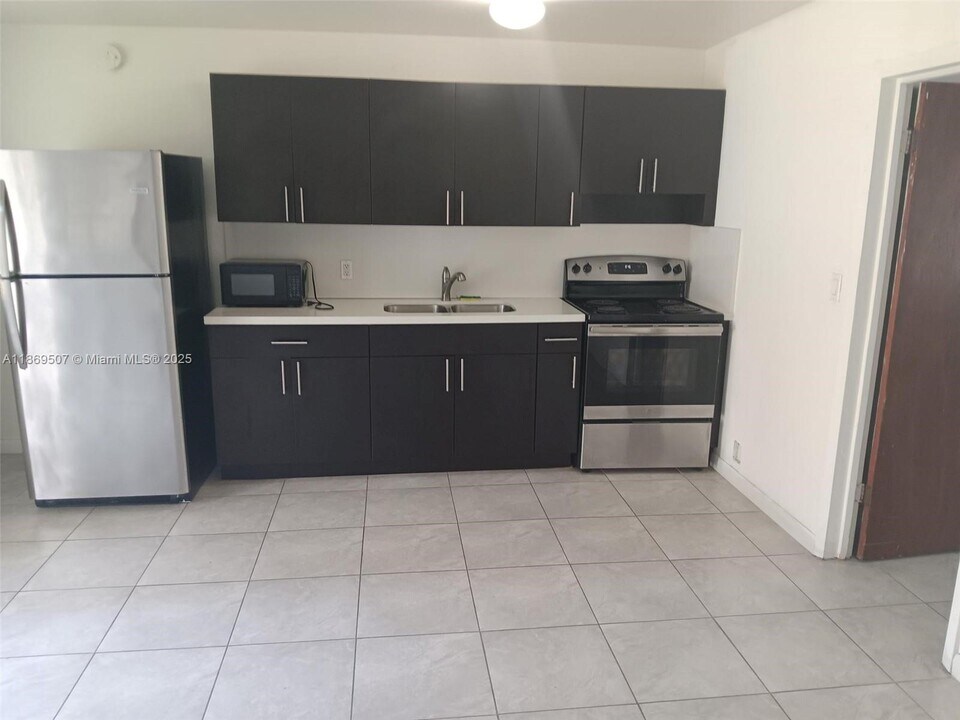 2334 Grant St in Hollywood, FL - Building Photo