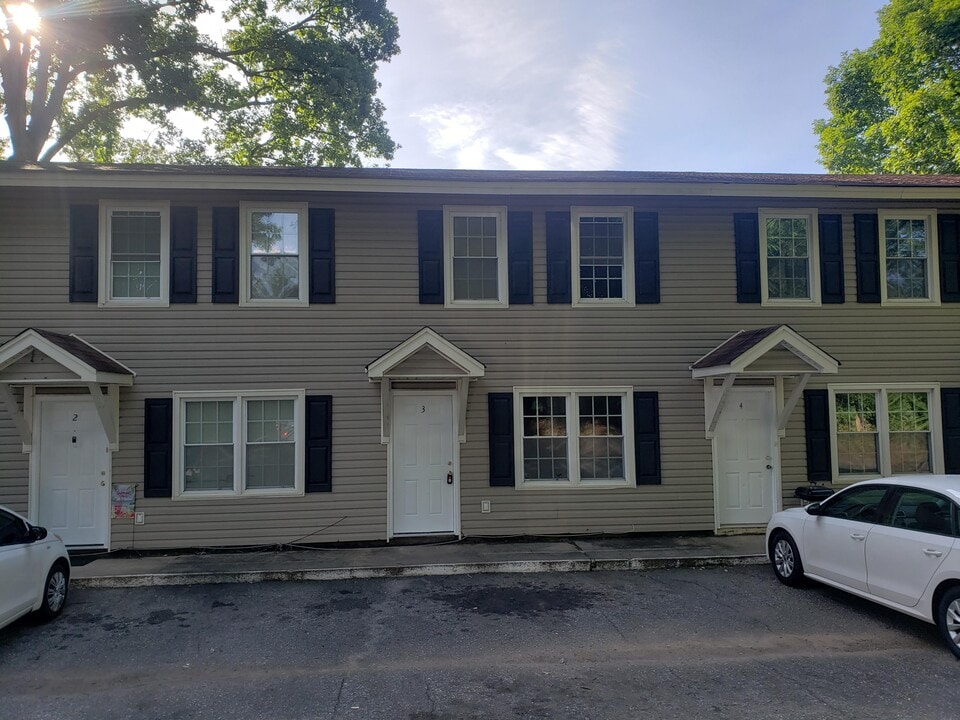 1005 W Lee Rd, Unit 2 in Taylors, SC - Foto de edificio