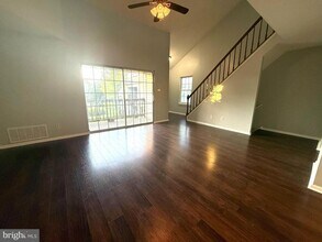 2202 Tanglewood Ct in Washington Township, NJ - Foto de edificio - Building Photo