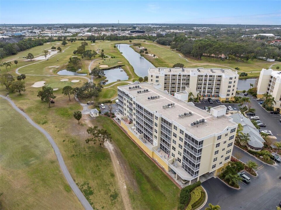 1200 Country Club Dr in Largo, FL - Building Photo