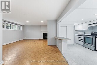 156 Trayborn Dr in Richmond Hill, ON - Building Photo - Building Photo