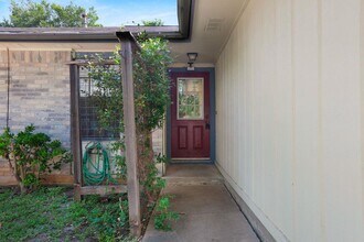 5808 Spring Meadow Rd in Austin, TX - Building Photo - Building Photo