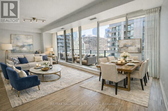 111 Elizabeth St in Toronto, ON - Building Photo - Building Photo