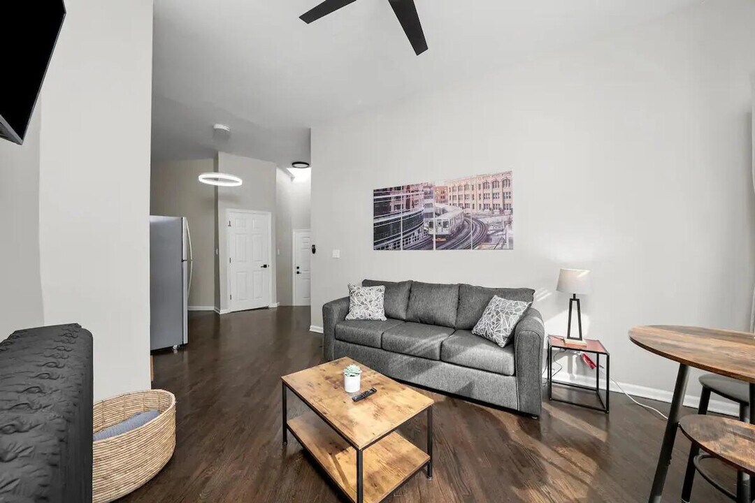 2701 N California Ave in Chicago, IL - Building Photo