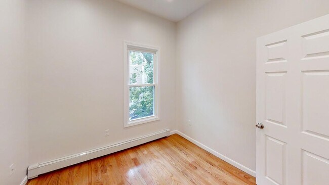 130 Putnam St, Unit 2 in Boston, MA - Building Photo - Building Photo