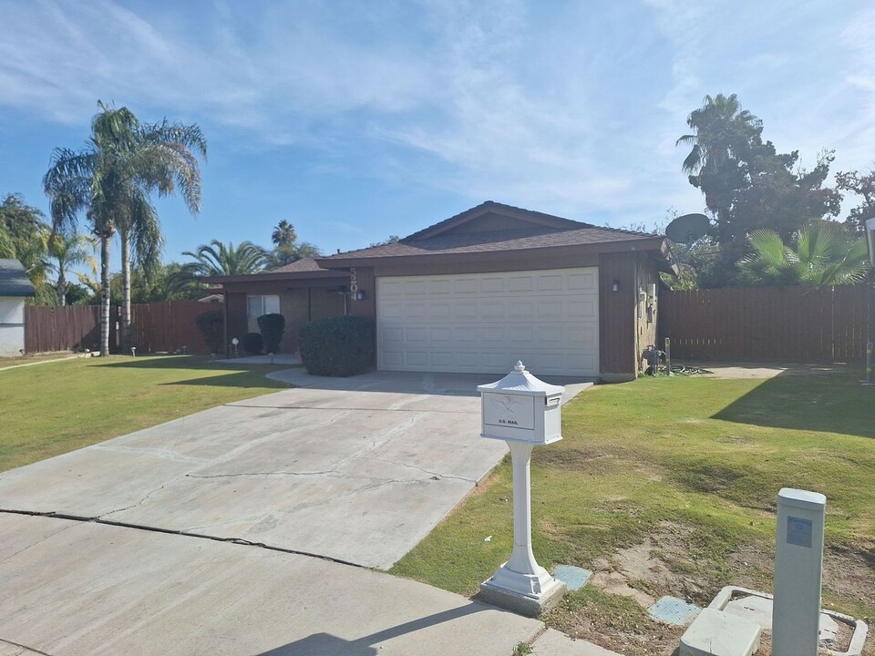 5204 Curson Ave in Bakersfield, CA - Building Photo