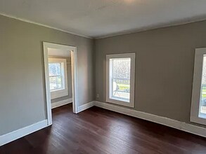 1909 1/2 Ottawa Dr, Unit upper in Toledo, OH - Building Photo - Building Photo