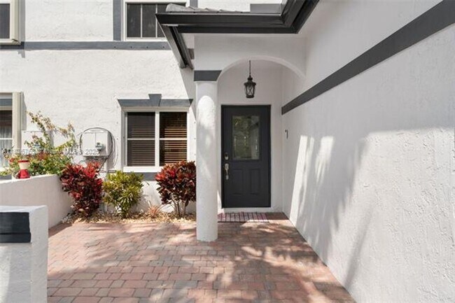 12853 SW 50th St in Miramar, FL - Building Photo - Building Photo