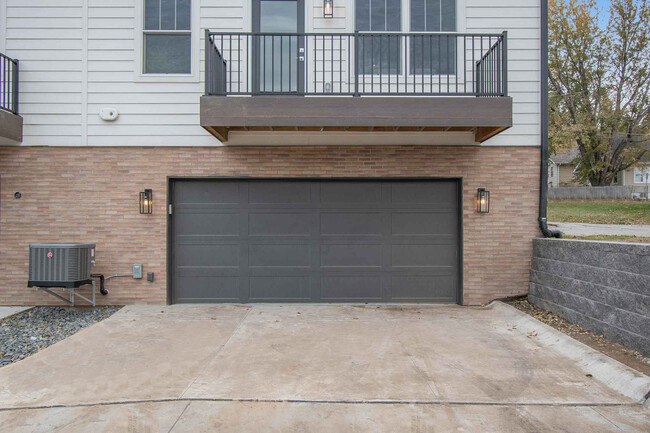 320 N 44th St in Omaha, NE - Building Photo - Interior Photo