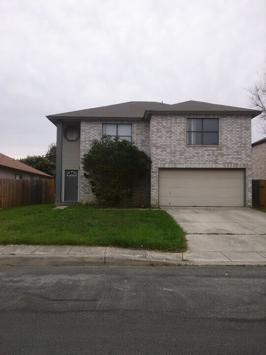 8119 Stagwood Hill in San Antonio, TX - Foto de edificio